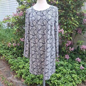 Size L LOFT grey print knit long sleeve dress
